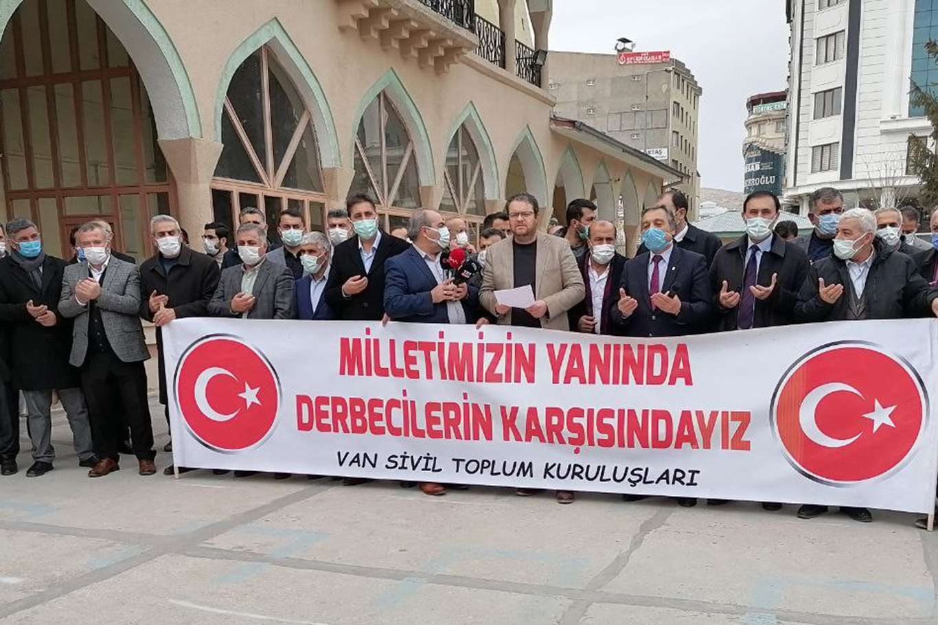 Emekli amirallerin yayımladığı bildiriye tepkiler gelmeye devam ediyor Emekli amirallerin yayımladığı bildiriye tepkiler gelmeye devam ediyor